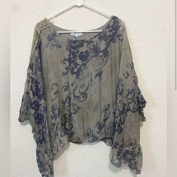 Tempo boutique brand Silk Blend Poncho made in Italy Top size Small - Picture 2 of 4
